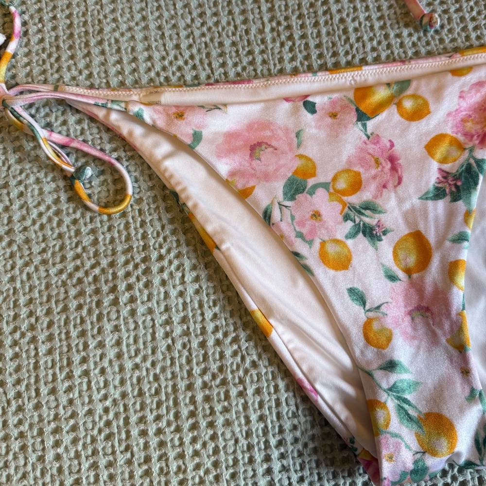 Victoria’s Secret Lemon Blossom Bikini Set (Top & Bottom) - Picture 7 of 9